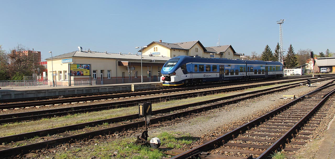 Osobní vozbu na neelektirifkované trati Z Hulína do Kojetína, jejímž je Kroměříž středem, zajišťovaly v roce 2017 zejména polské jednotky řady 844.