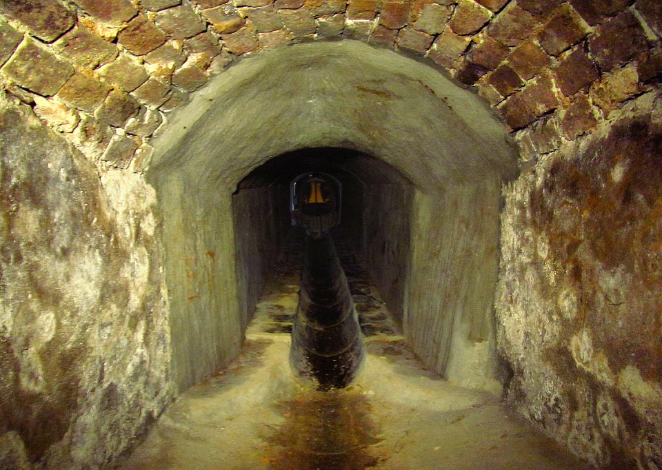 Vyvrcholením je takřka vodorovný vybetonovaný úsek sloužící jako napojení na současnou kanalizační síť.