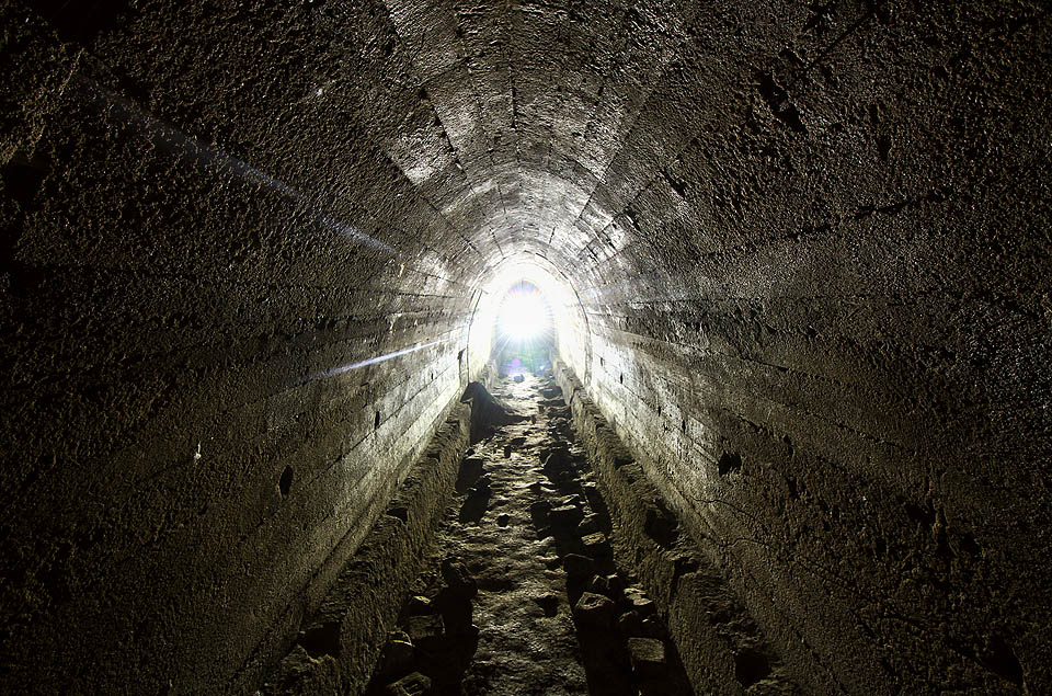 Ačkoliv se kryt nachází poměrně blízko centru města, na rozdíl od jiných podobných staveb není zanesen příliš velkým množstvím odpadků.