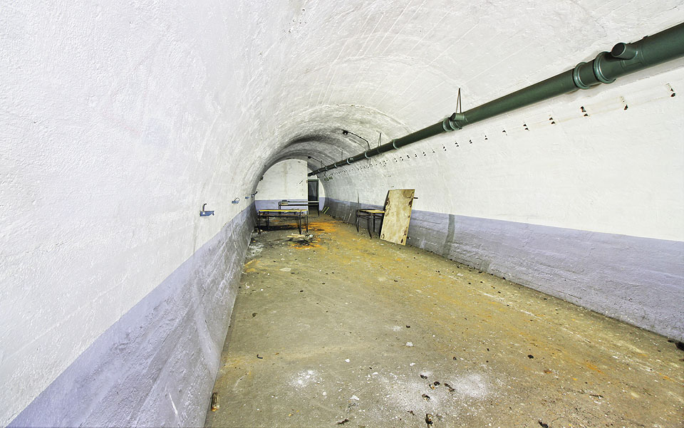 Technologie použitá pro vybudování krytu se nápadně podobá technologii ze Štoly 88 u Tišnova.