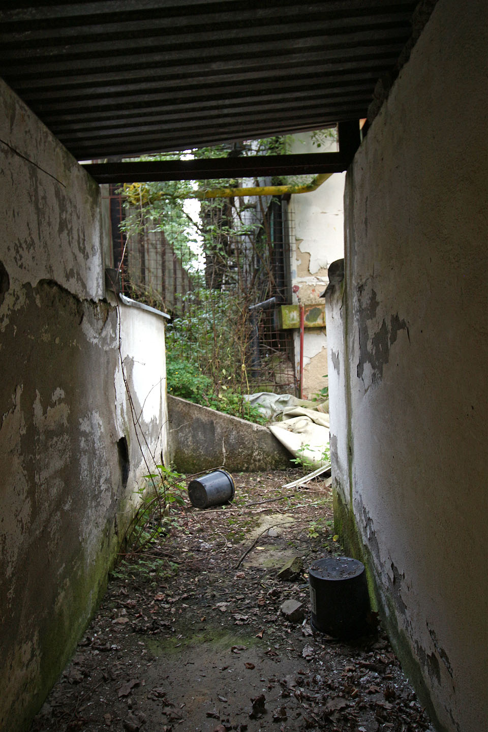 Prozaický východní východ a budova Adastu č. 12. Prozaický východní východ a budova Adastu č. 12.