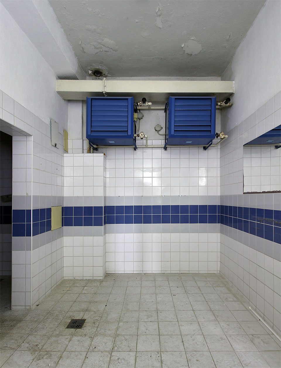 Pod těmito sušáky strávil autor článku v dětství v součtu možná několik hodin času. Během návratu po čtvrtstoletí nezbývalo než zatlačit slzu a zavzpomínat na zašlé časy základní školy.