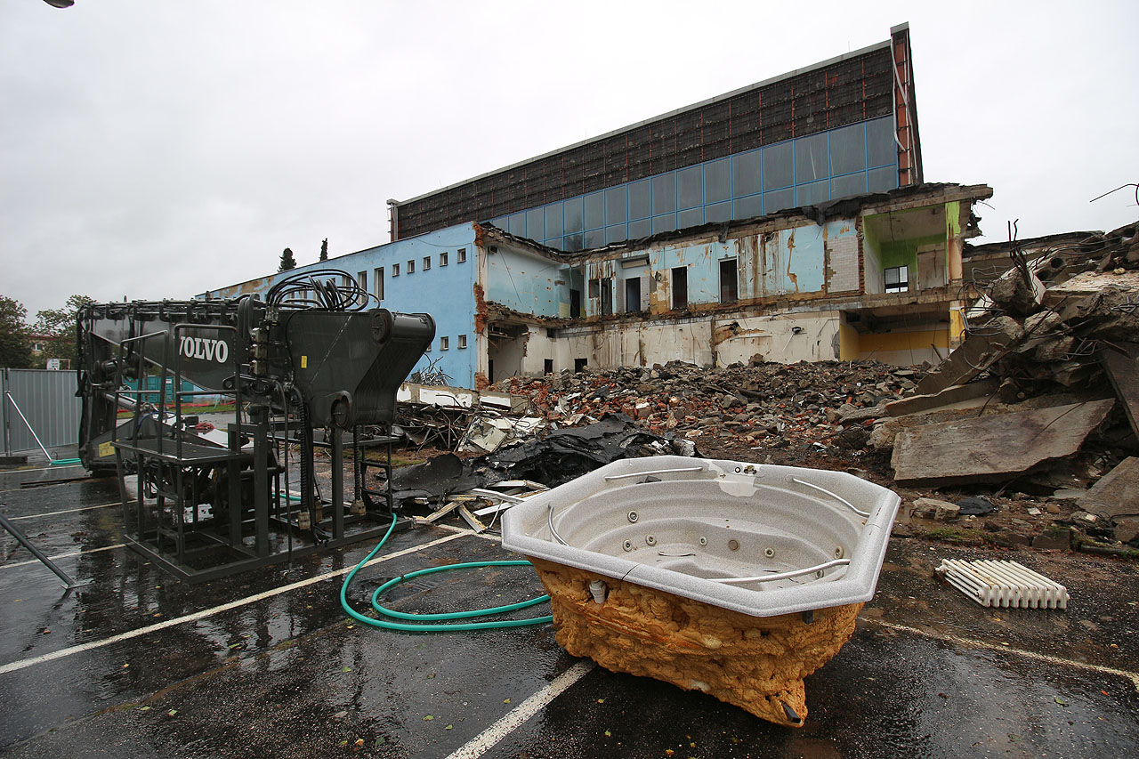 Jedním ze zařízení, které z bazénu dělaly lázně, byla tato vířivka.