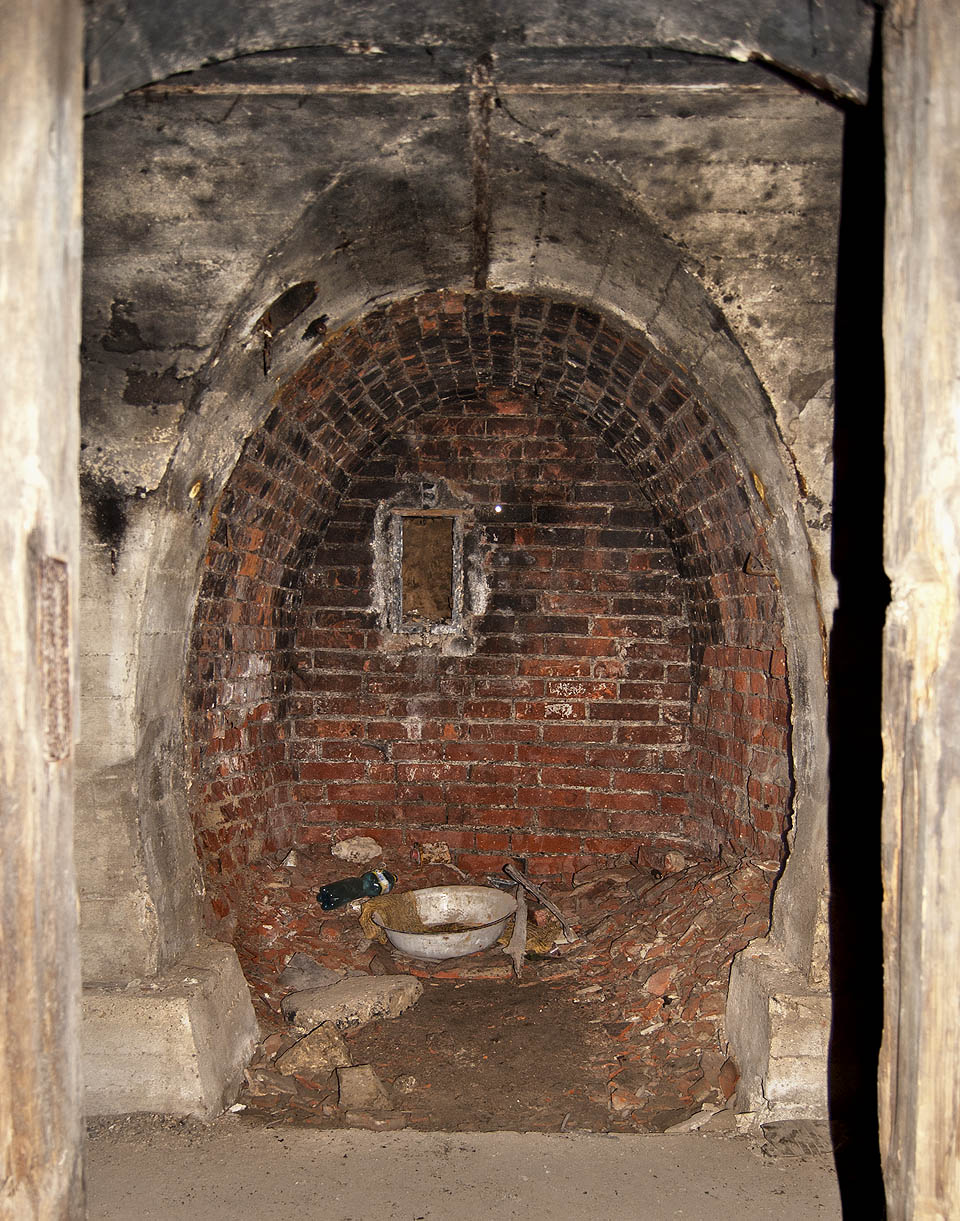 V koncových úsecích beton nahradily cihly. Účelem mohlo být očekávané pokračování krytu nebo snazší odtěžení v případě závalu.