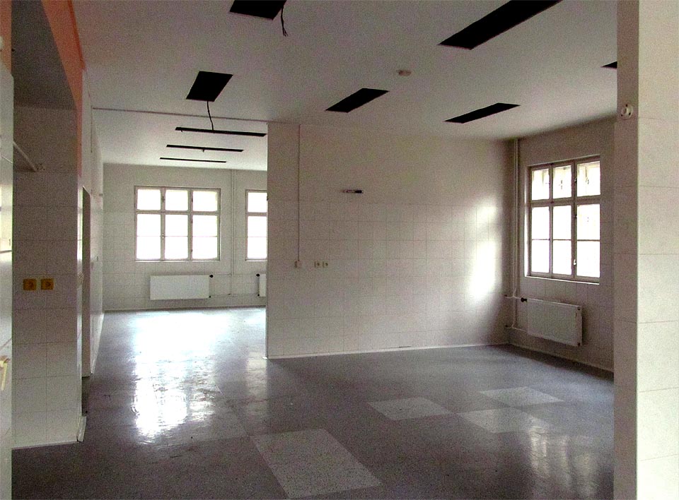 Také místnosti vodoléčby jsou zbrusu nově vybaveny. Přístroje a osvětlení však již slouží pacientům jinde.