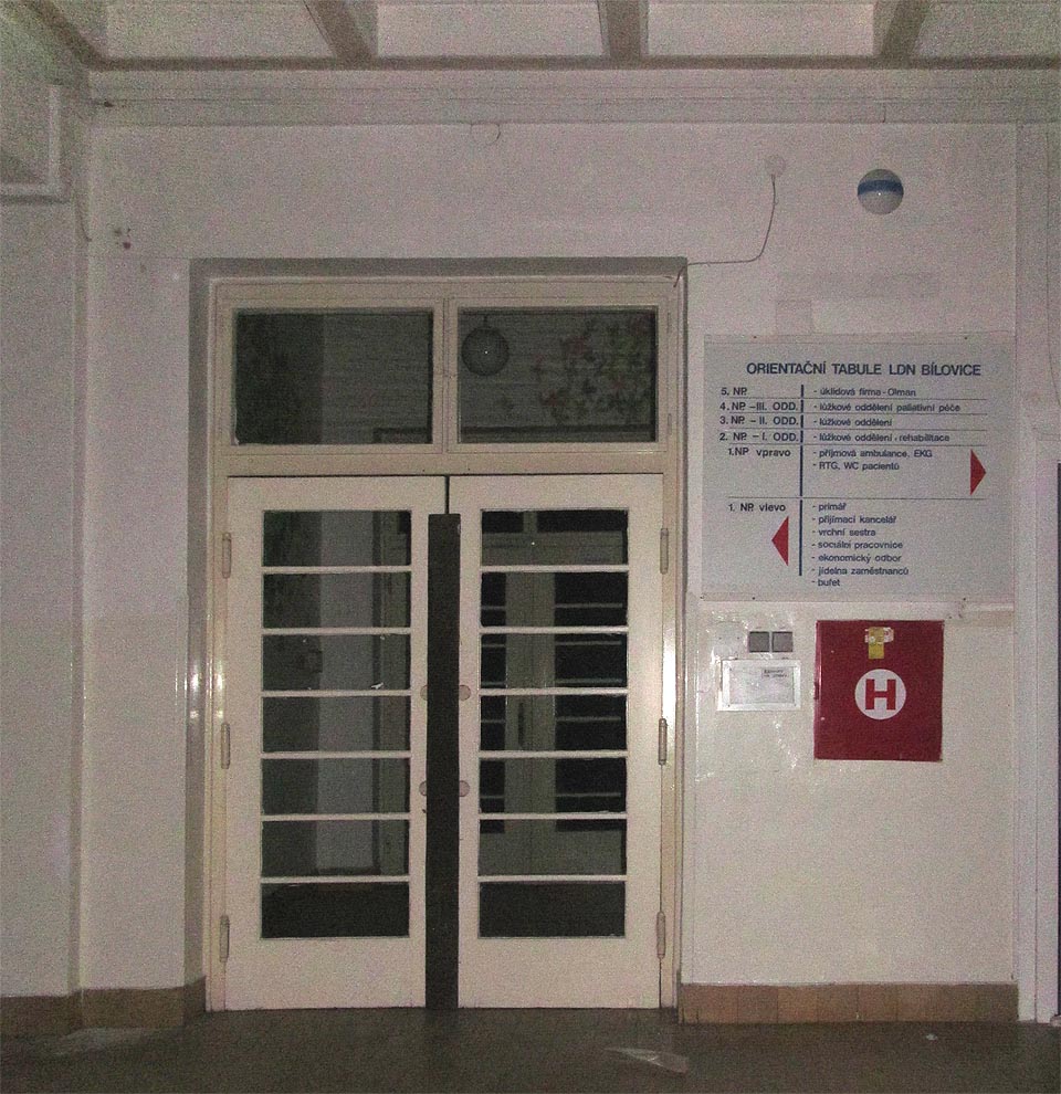 Dveře, kterými se vcházelo dovnitř, ven už však často ne.