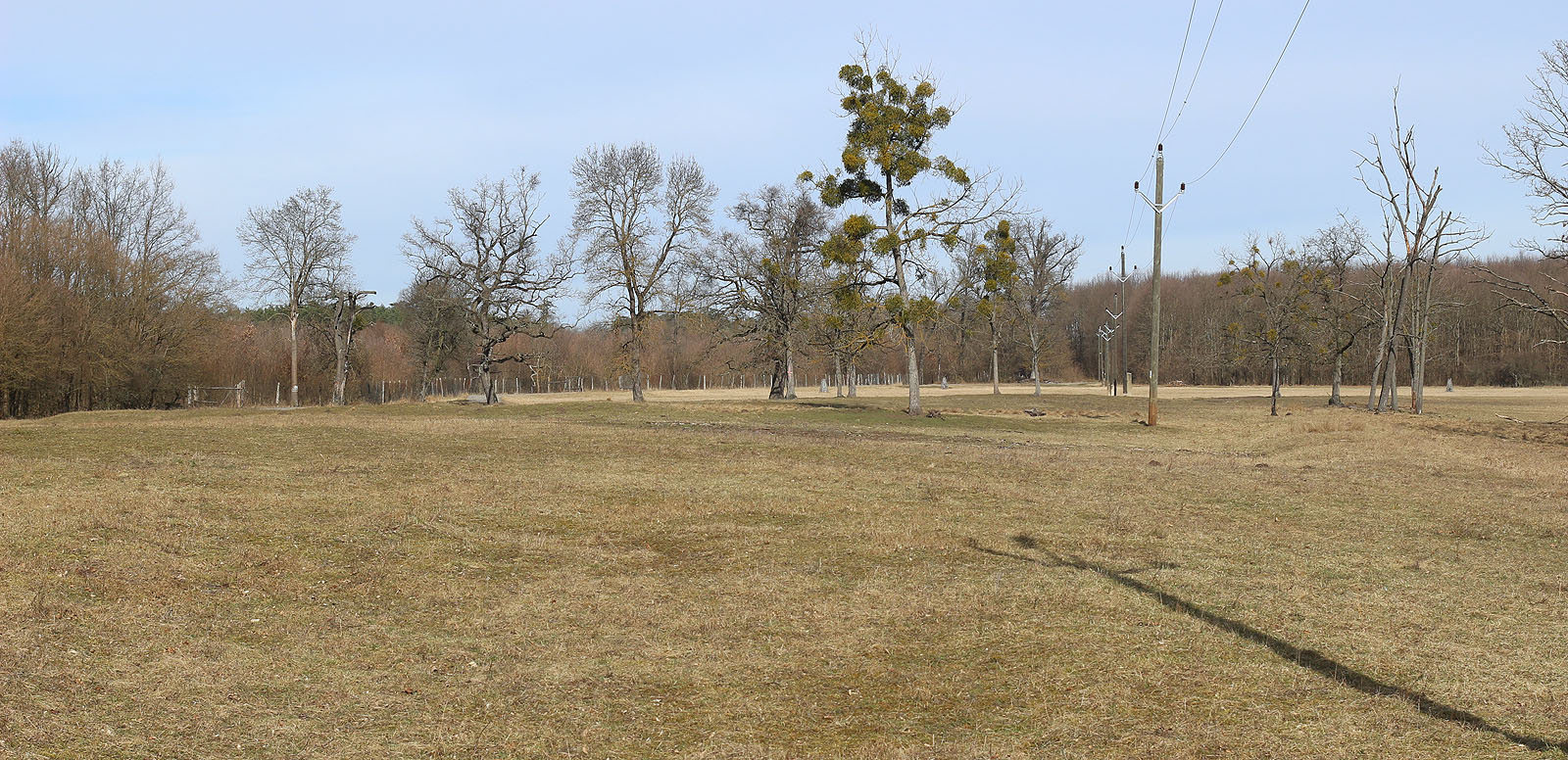 Doubravka z jihu. Nikdo by dnes nepoznal, že zde bylo největší nádraží na celé trati.