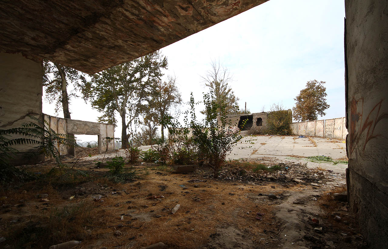 A tak viděli prostor divadla z jeviště herci. A tak viděli prostor divadla z jeviště herci.