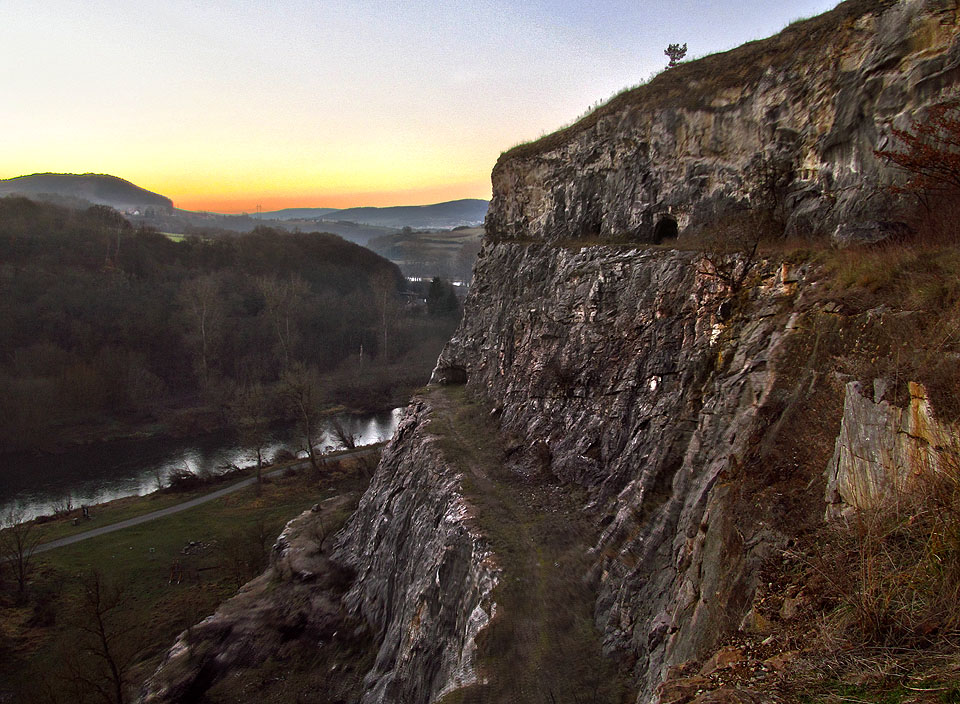 Lom Alkazar po západu slunce.