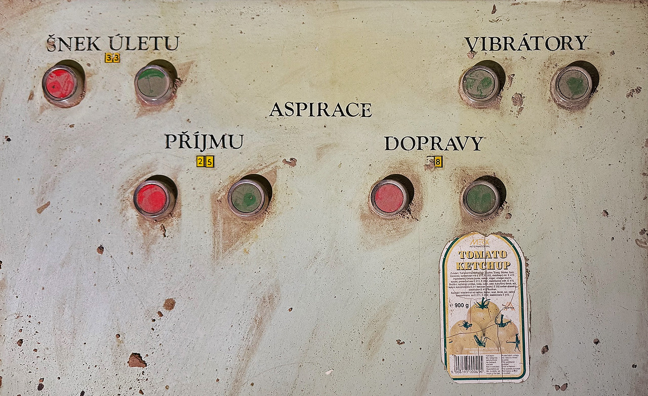 Pro člověka krmivářstvím nepolíbeným mají názvy provozů půvabně mystické názvy. Šnek úletu, aspirace dopravy nebo vibrátory si umíme představit jen zhruba.