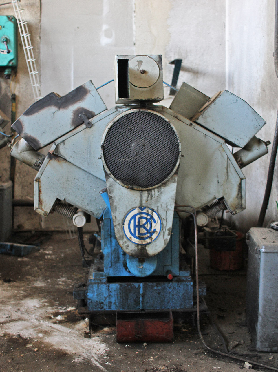 Motor z ČKD je jedním z mála strojů, které ve Vyškově po přesunutí výroby krmiv do ostatních provozů společnosti zůstaly.