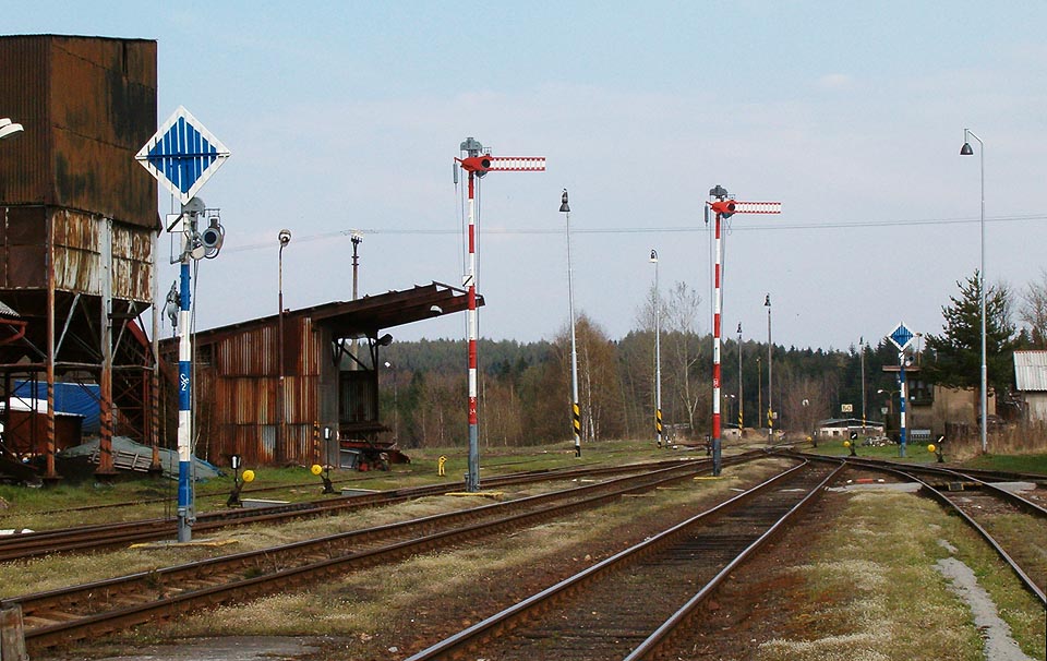 V roce 2005 byla ve stanice Martinice v Krkonoších ještě mechanická návěstidla v každodenním čilém provozu.