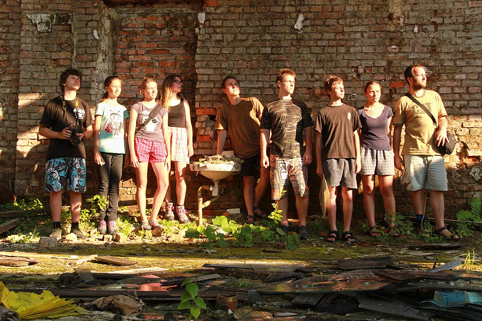 V červenci 2015 prošlo továrnou devět statečných na své postapokalyptické pouti putovního tábora Sdružení přátel jaroslava Foglara „Abandonis“.