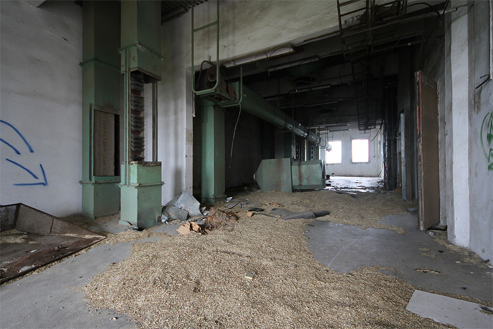 Ve čtvbrtém patře jsou dokonce hromady nepomletého zrní.