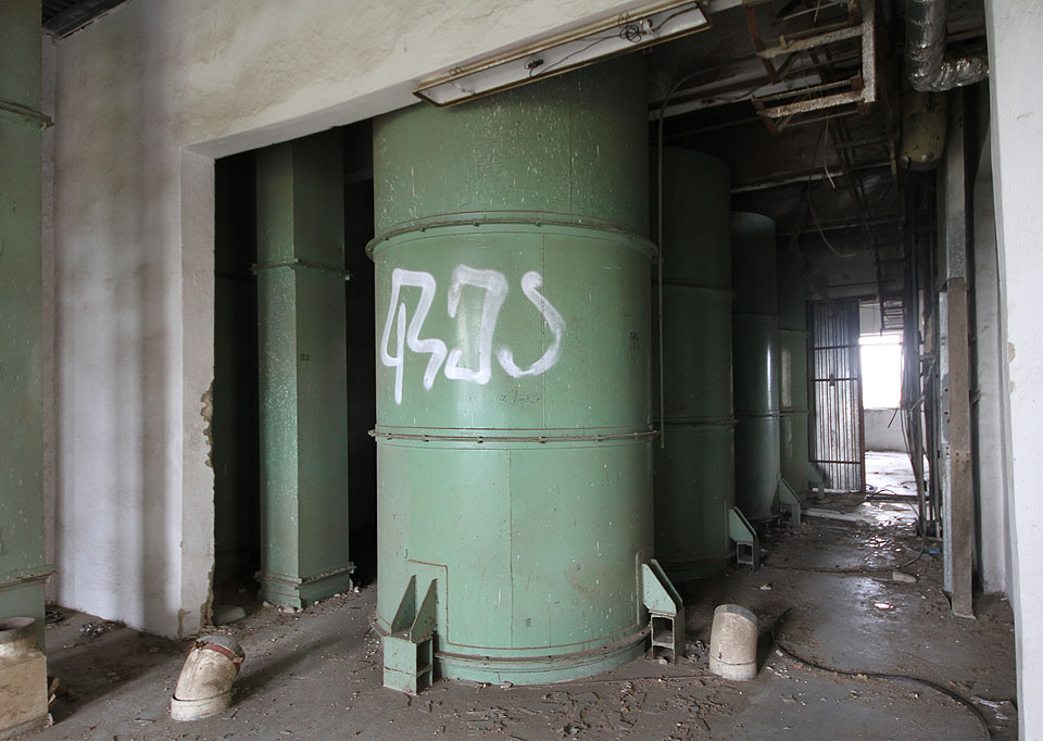 Snad někdo z odborníků rozpozná o jakou část mlýnského složení se jedná na snímku z pátého patra.