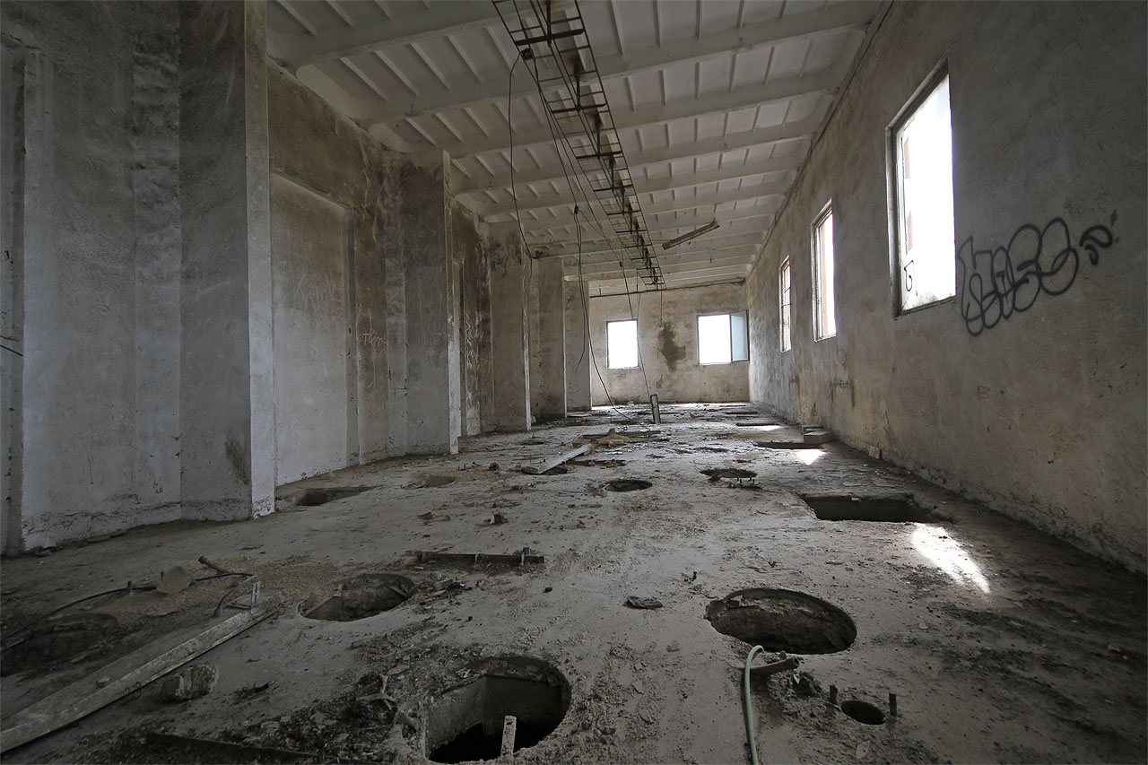 Na druhé straně jej ovšem čeká další nelehký terén. Kdo se kouká do foťáku místo pod nohy, může skončit o pár levelů níže.