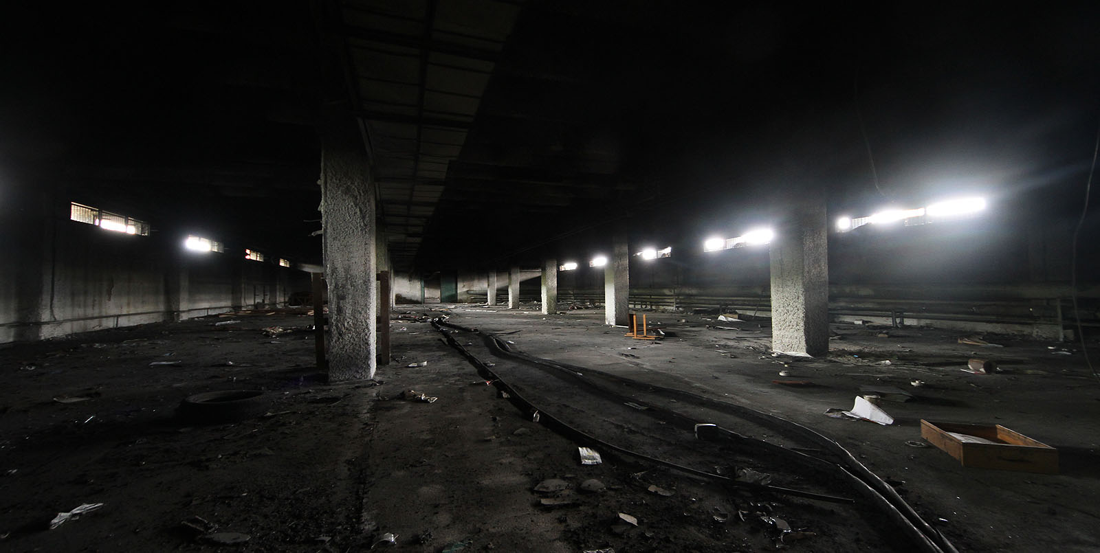 Všechny budovy v areálu jsou alespoň částečně podsklepené. Kromě několika protiatomových krytů jsou však sklepy (často zčernalé od dýmu z požárů) víceméně nězajímavé. Vybavení kotelen bylo demontováno a materiál ukraden.