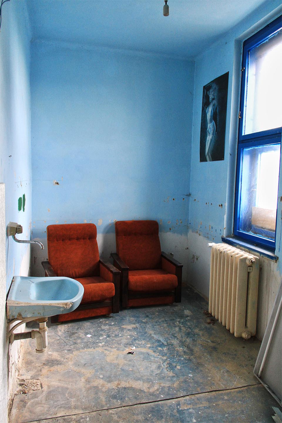 Kdyby byl areál Moravské typografie zámkem, mohl by se tenhle šmajchlkabinet nazývat třeba modrý salónek.