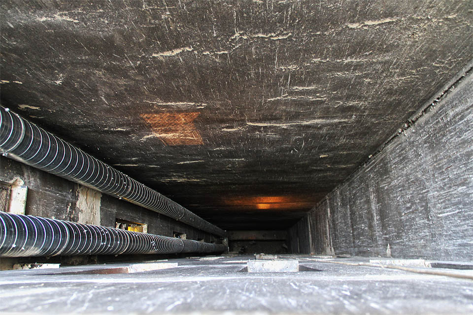 Ortodoxní pátrači mohou ovšem také sešplhat jedním z několika světlíků. Holubi pracují na jejich zkrášlení už přes 80 let.