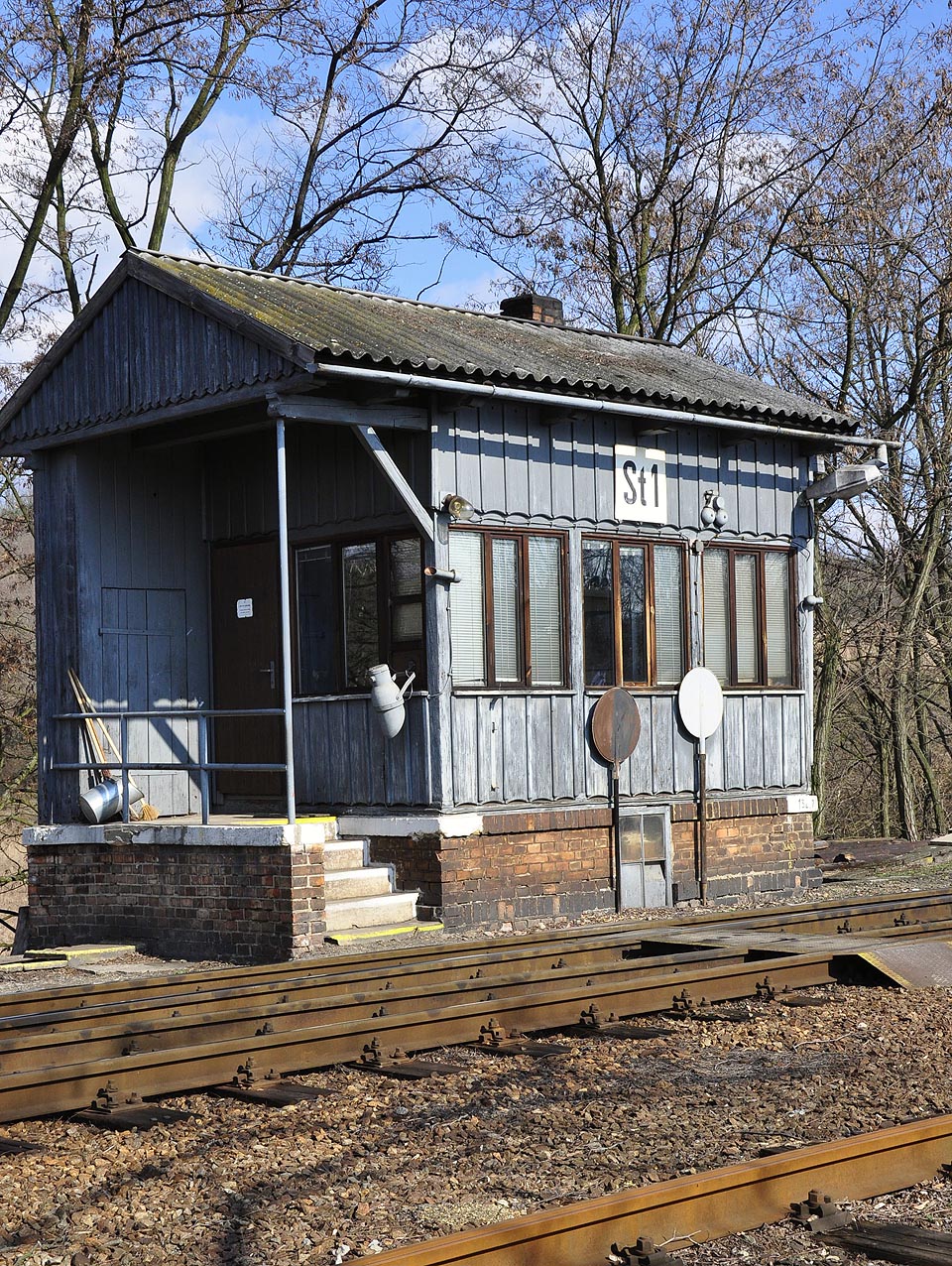 Stavělo 1 na severním (střelickém) zhlaví je dodnes (2009) vybaveno reflektorem. Foto: Jan Rybníček.