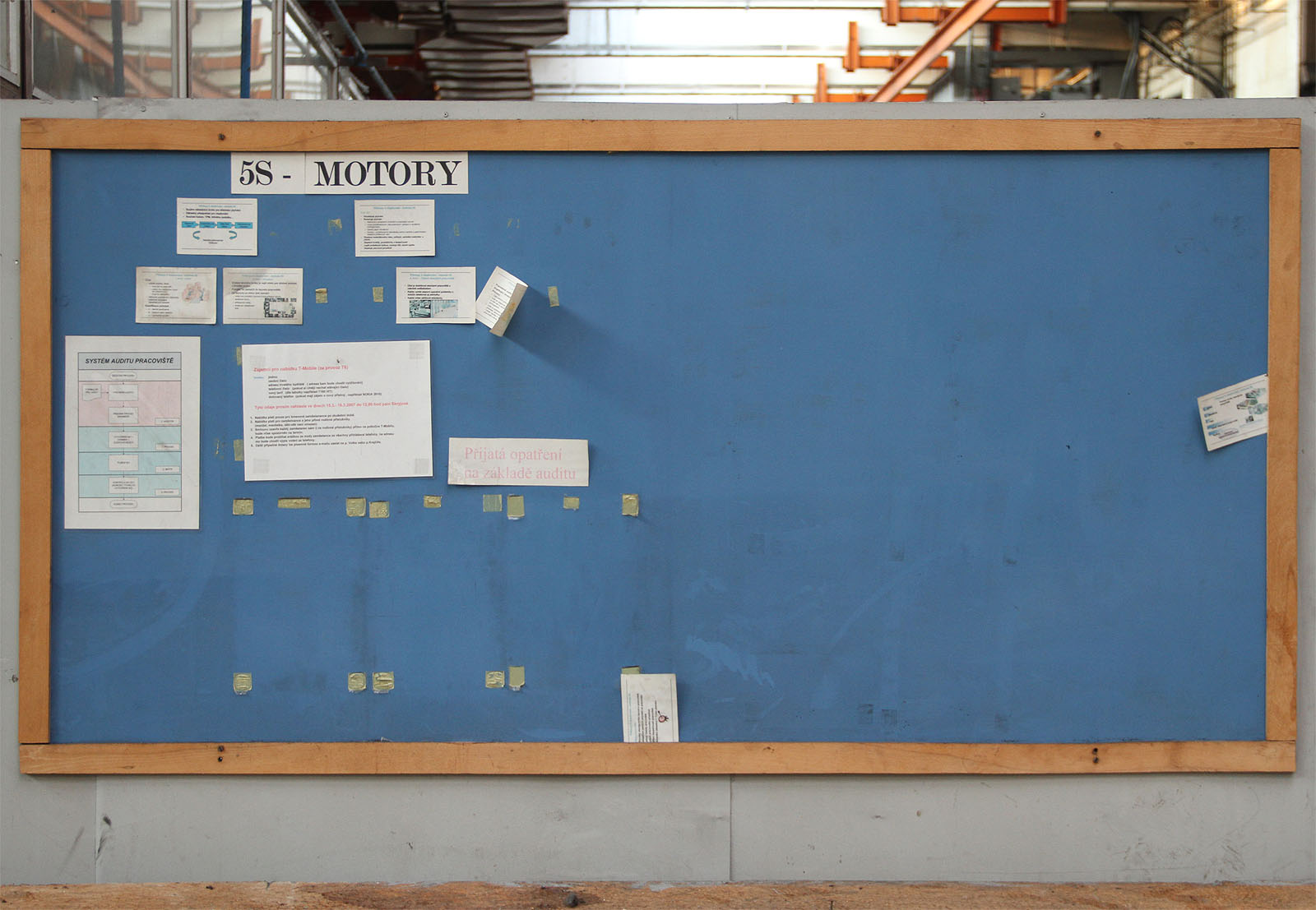 Kdyby náhodou někdo zapomněl, co že se tu vyrábělo. Kdyby náhodou někdo zapomněl, co že se tu vyrábělo.