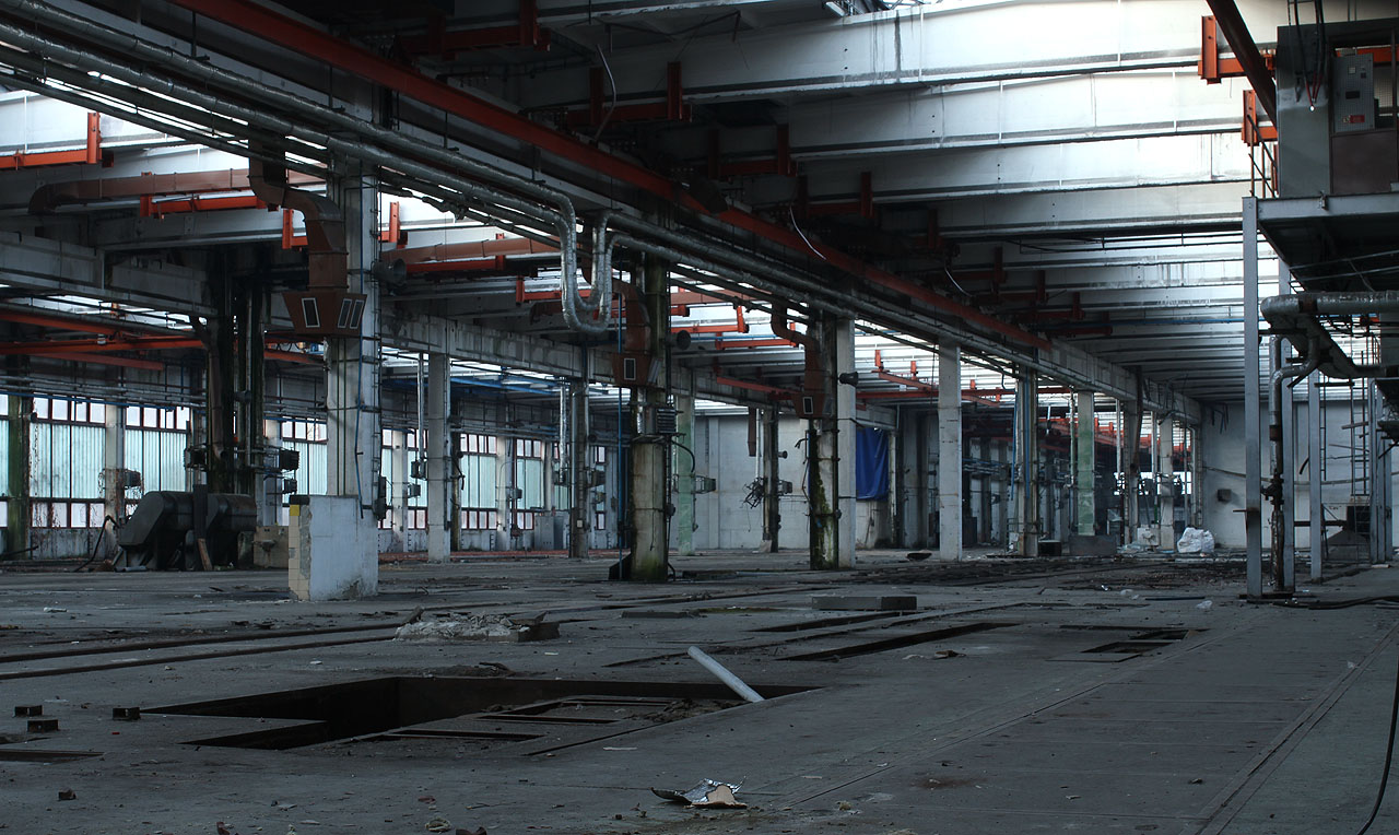 Svou úžasnou romantiku má motorárna i za setmění. Svou úžasnou romantiku má motorárna i za setmění.