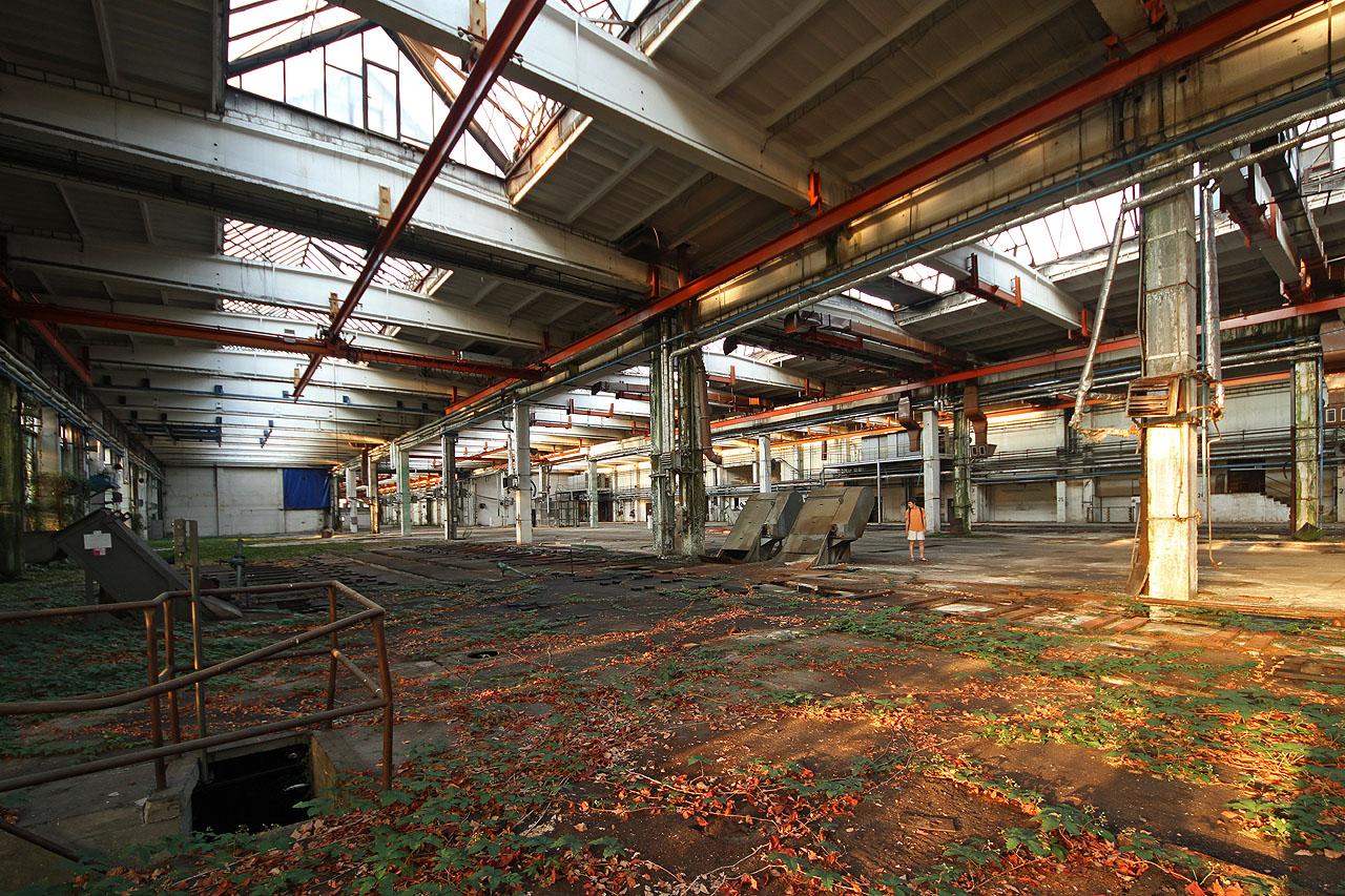Výjimečně zde lze narazit i na osobu mužského pohlaví. Že by údržbář kontrolující zarezlé stroje? Výjimečně zde lze narazit i na osobu mužského pohlaví. Že by údržbář kontrolující zarezlé stroje?