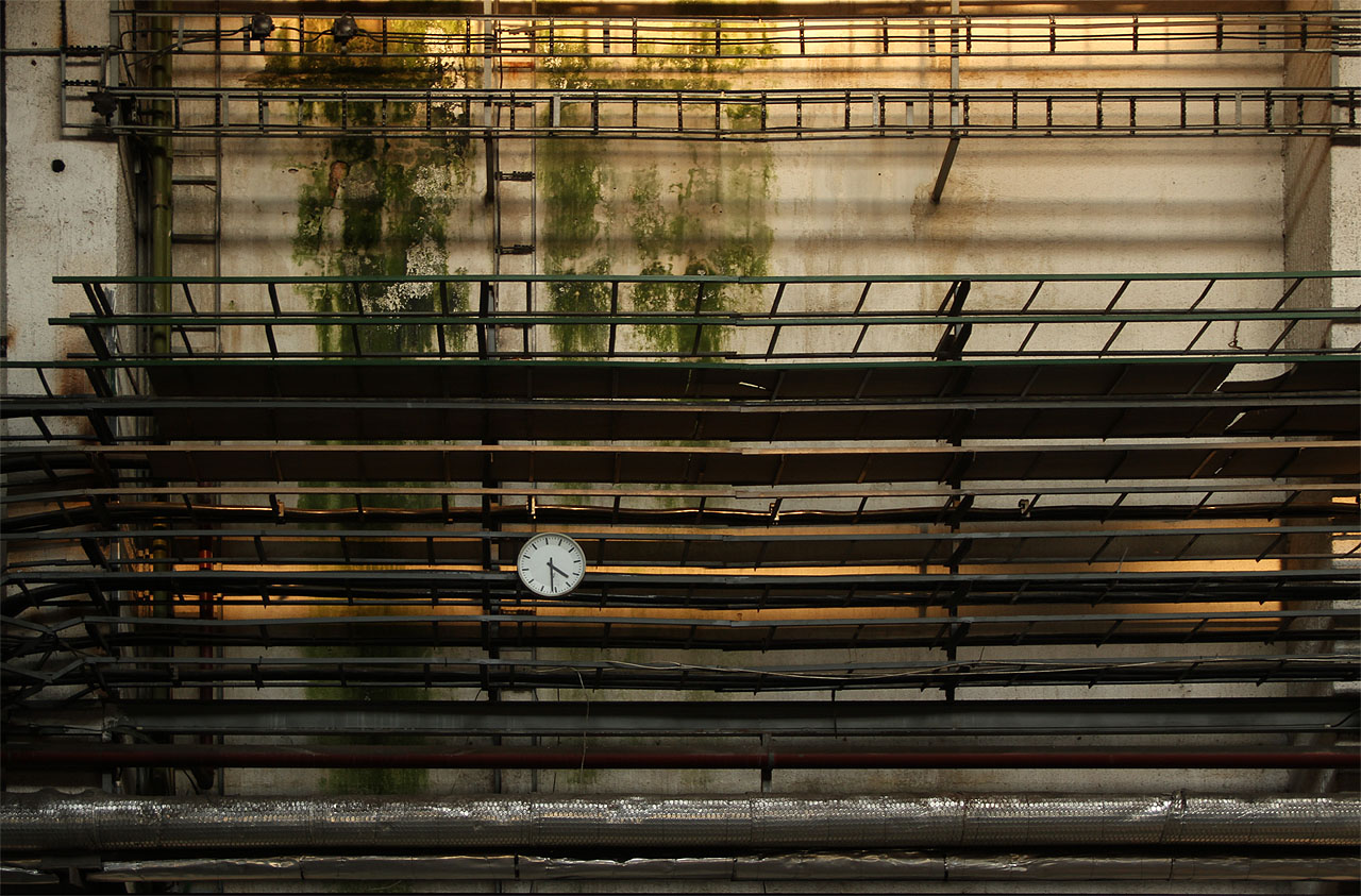 Nadešel čas, jít se podívat do administrativní části budovy. Nadešel čas, jít se podívat do administrativní části budovy.