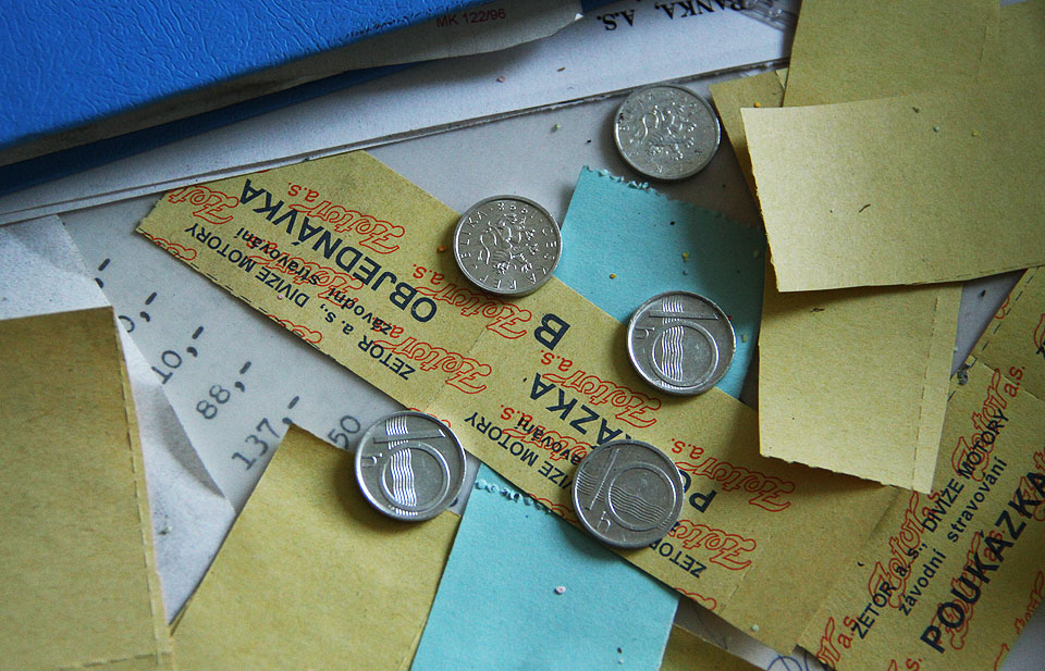 Stravenky je třeba platit na desetník přesně! Stravenky je třeba platit na desetník přesně!