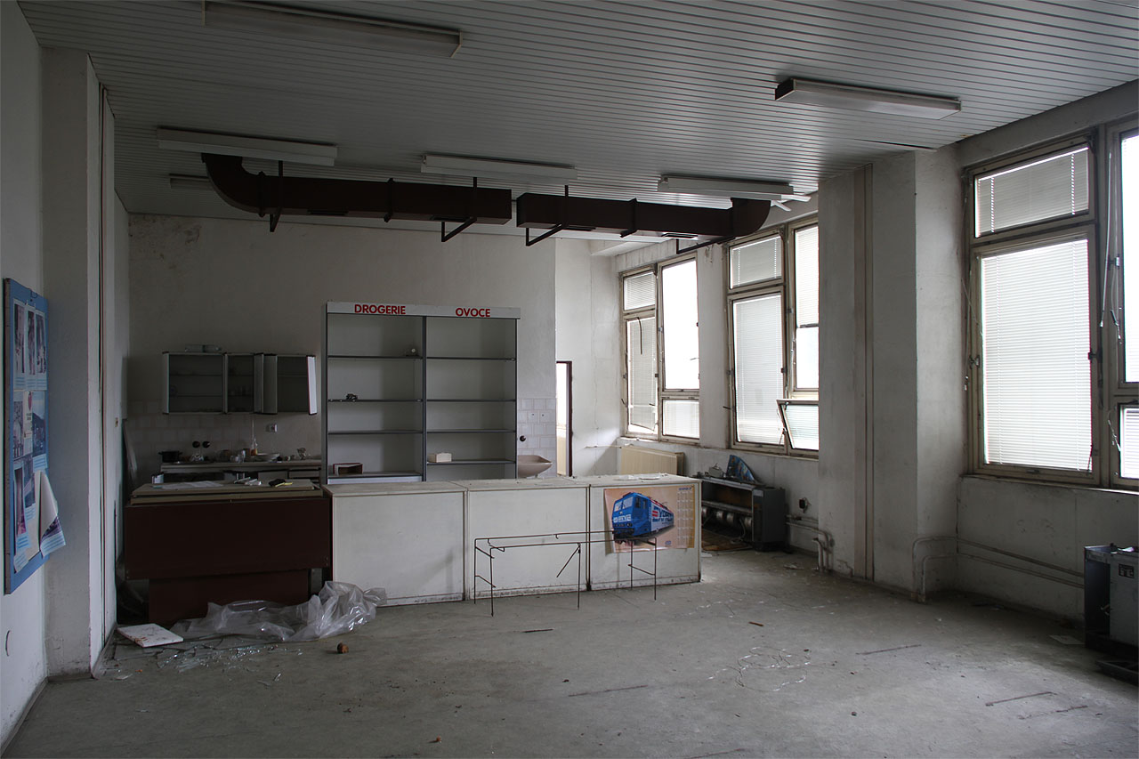 Ve firemní kantýně už nás pravděpodobně nikdo neobslouží. Ani ČD pro Vás už tu nemají. Ve firemní kantýně už nás pravděpodobně nikdo neobslouží. Ani ČD pro Vás už tu nemají.