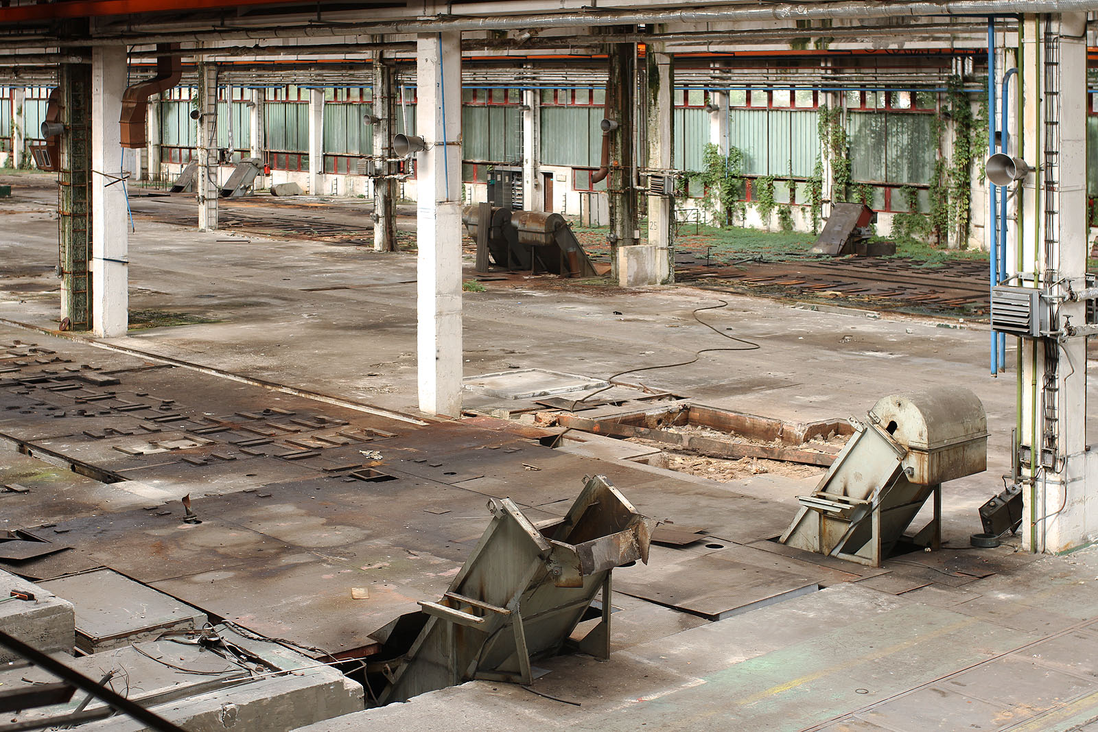 Za pár let tudy budou hlučně projíždět auta a prostrannost haly budou připomínat jen nepohodlné open-space kanceláře. Za pár let tudy budou hlučně projíždět auta a prostrannost haly budou připomínat jen nepohodlné open-space kanceláře.