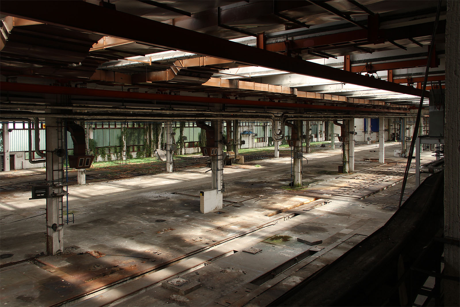 Jsou místa, kde se dá při troše trpělivosti přímo překročit hranice prvního a druhého Brna. Jsou místa, kde se dá při troše trpělivosti přímo překročit hranice prvního a druhého Brna.