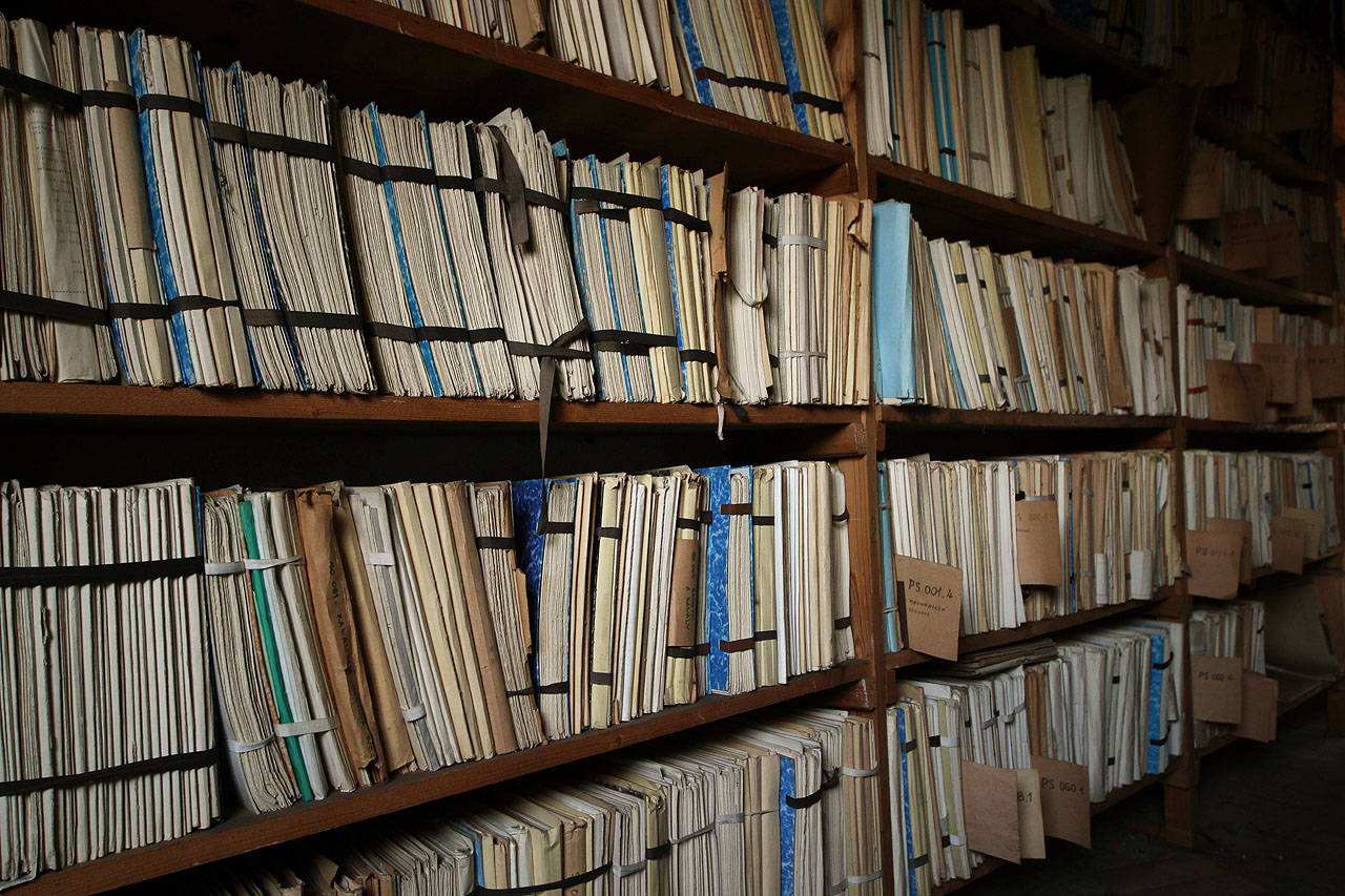 A pod ním archiv. Ve stovkách svazků je tu uloženo víc informací o motorárně, než bychom kdy dokázali vstřebat. Sbohem tedy, bylo to překrásné… A pod ním archiv. Ve stovkách svazků je tu uloženo víc informací o motorárně, než bychom kdy dokázali vstřebat. Sbohem tedy, bylo to překrásné…