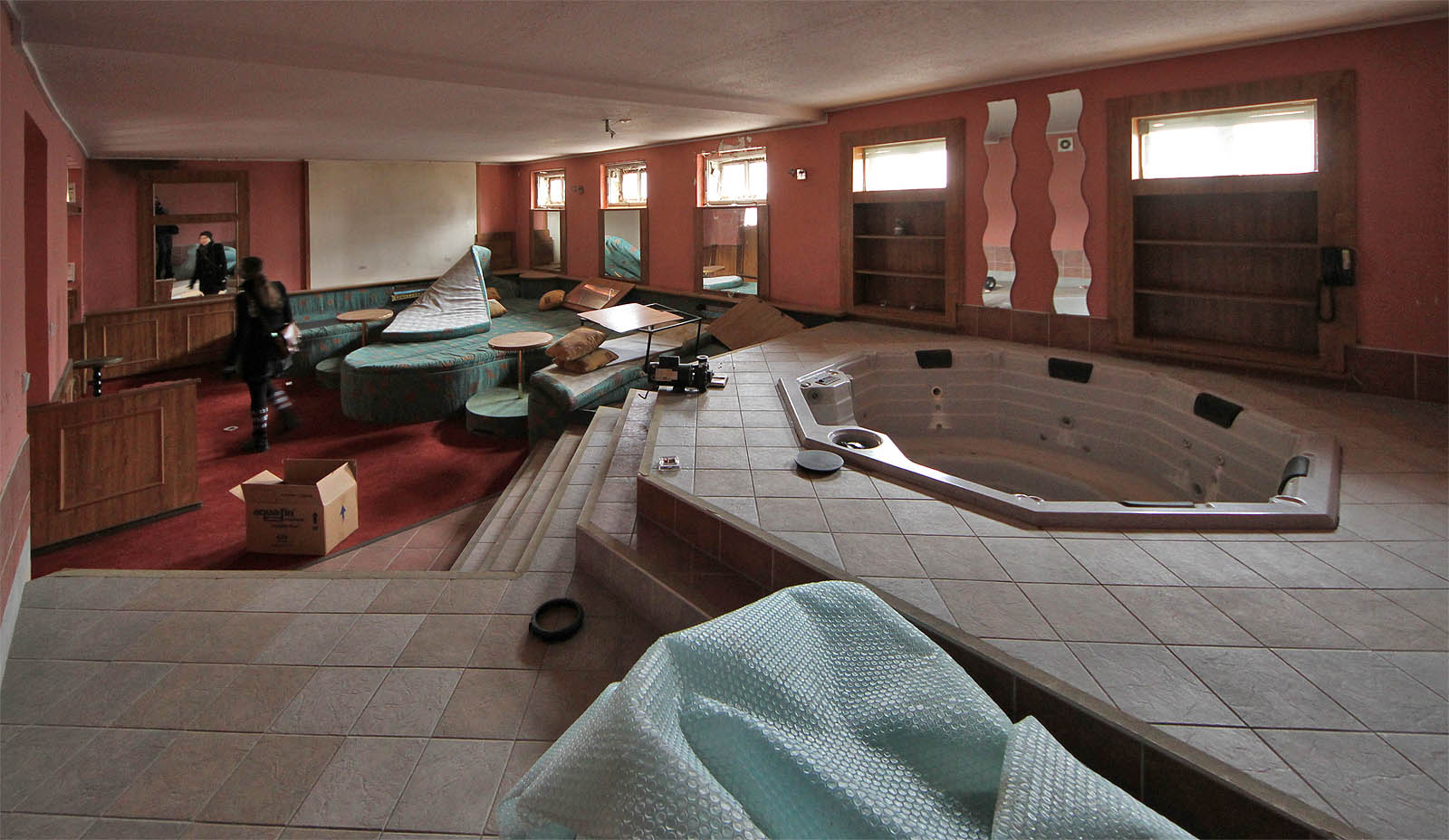 Apartmán s osmibokou vířivkou zaujal prostor hned několika původních bytů.