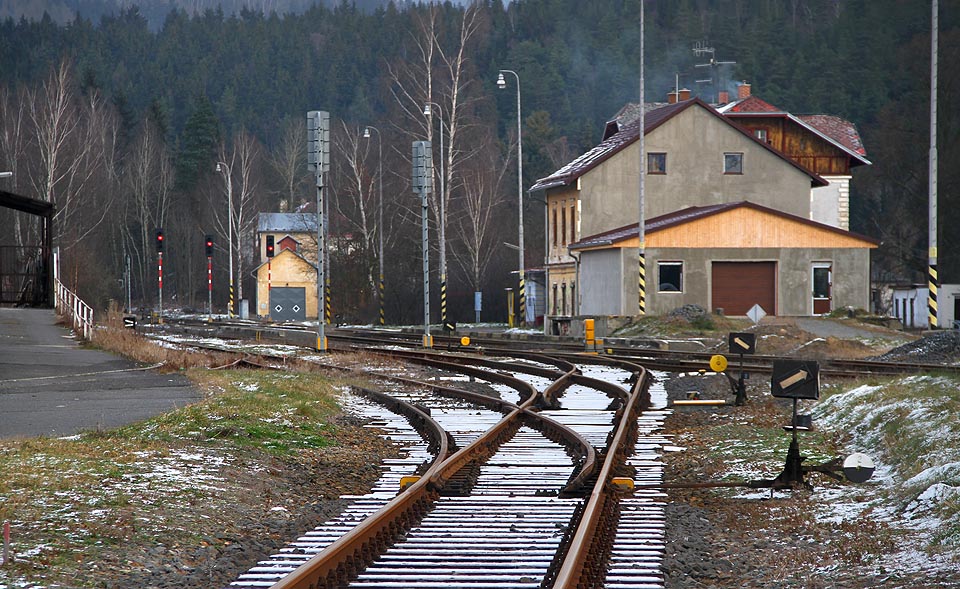 Pohled na stanici Nová Role ve směru od Chodova.