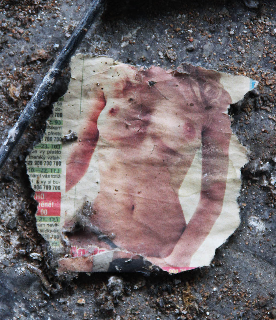 Najdou se tu ale i jiné zajímavosti, dodávající prostoru přece jenom  jakousi jiskru.