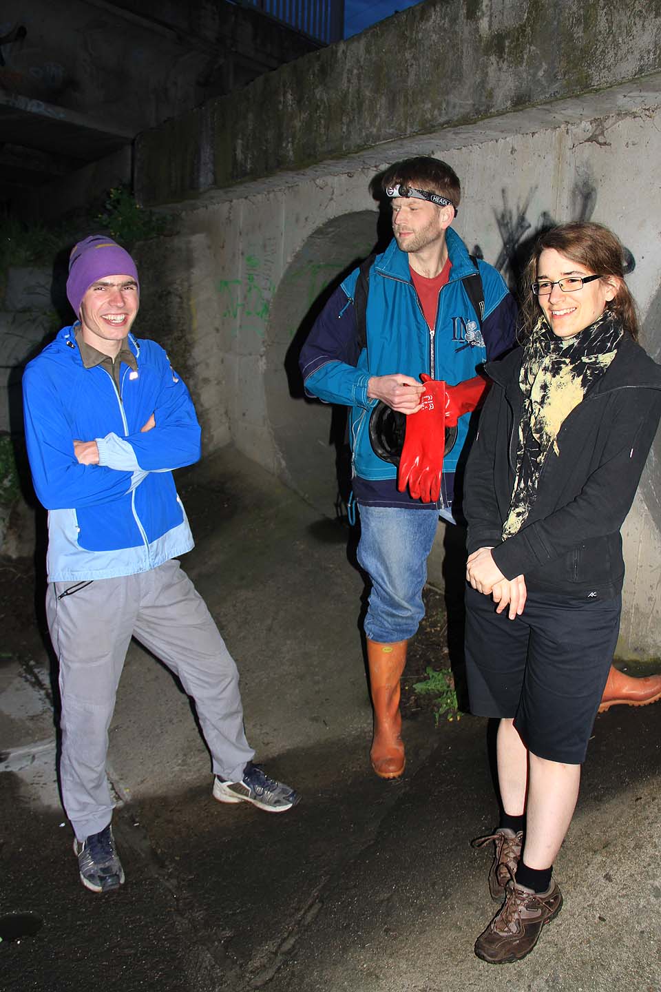 Tým průzkumníků je dobře vybaven a ještě lépe naladěn. Vzhůru dolů!