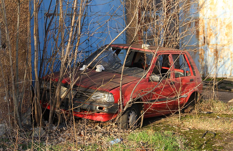 V roce 2014 působil v areálu bývalé papírny a celulózky v Písečné také autoservis.