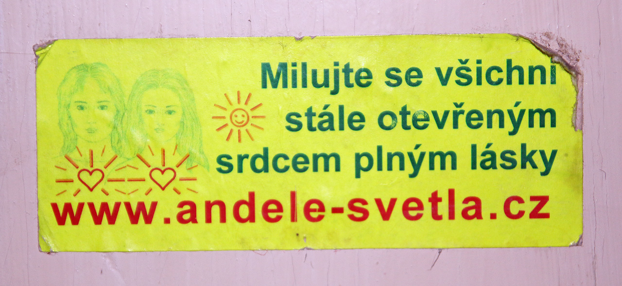 Zato Andělé světla září stále stejnou intenzitou už třetí desetiletí bez úhony. Paradox?