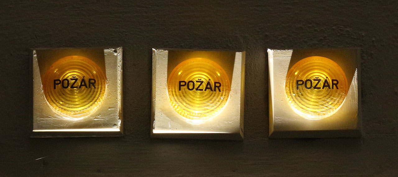 Takové aktivity by ovšem ve výbušném prostředí pekárenského provozu mohly způsobit (alespoň obrazně řečeno) požár. Nebo hned tři požáry!