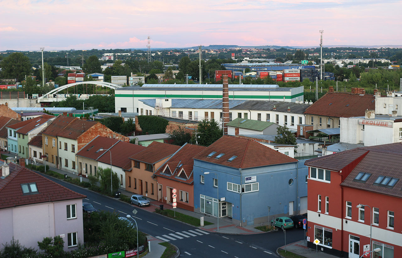 Loučíme se výhledem na jihozápadní cíp Horních Heršpic. Obce a později městské části, která si díky blízkosti Brna, železnice a dálnice mnoho vytrpěla a zřejmě ještě mnoho vytrpí…