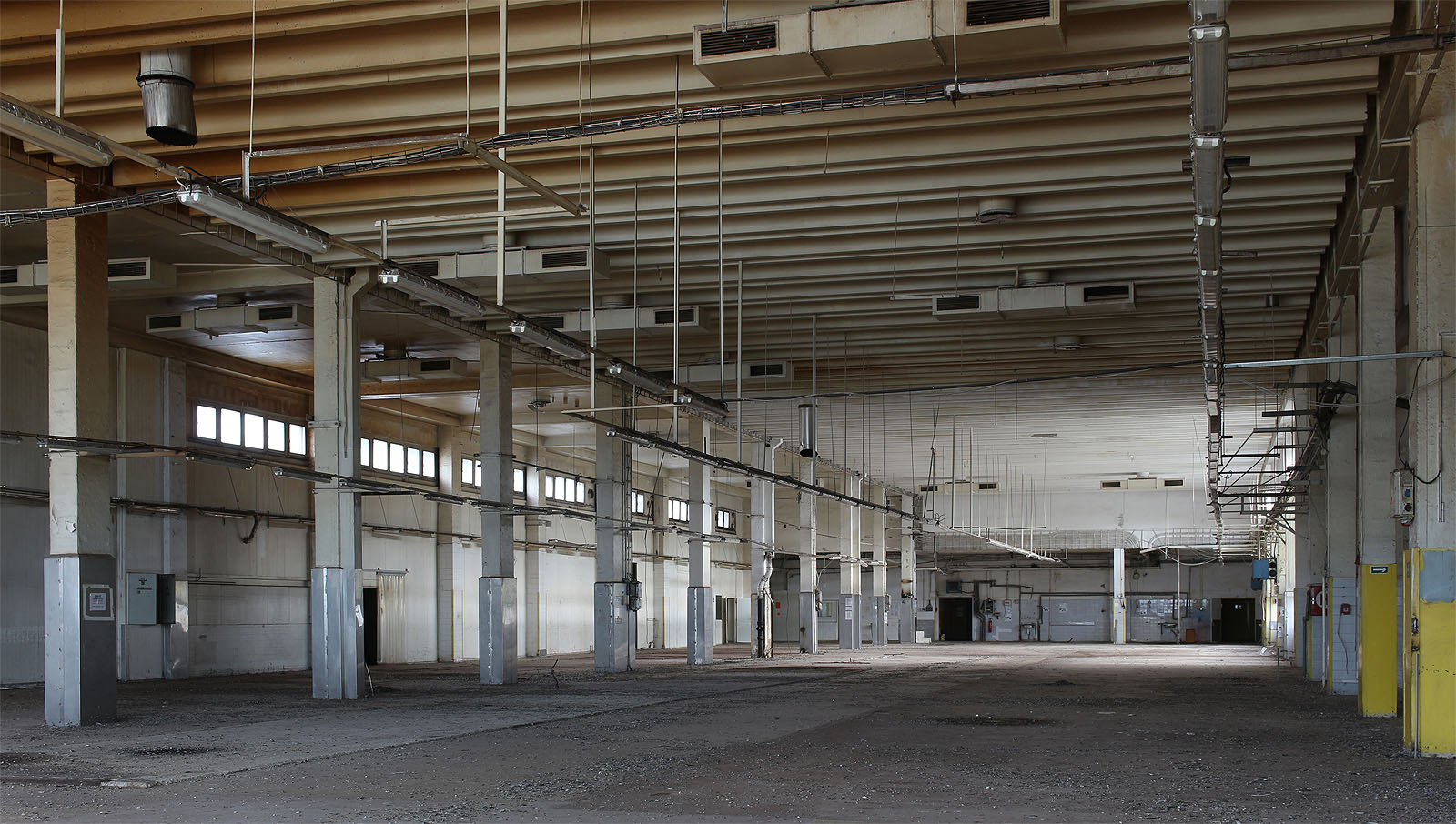 Haly ze stavebnicových betonových nosníků byly v roce 1989 moderním konstrukčním řešením, které se používá prakticky v nezměněné podobě dodnes (2024).