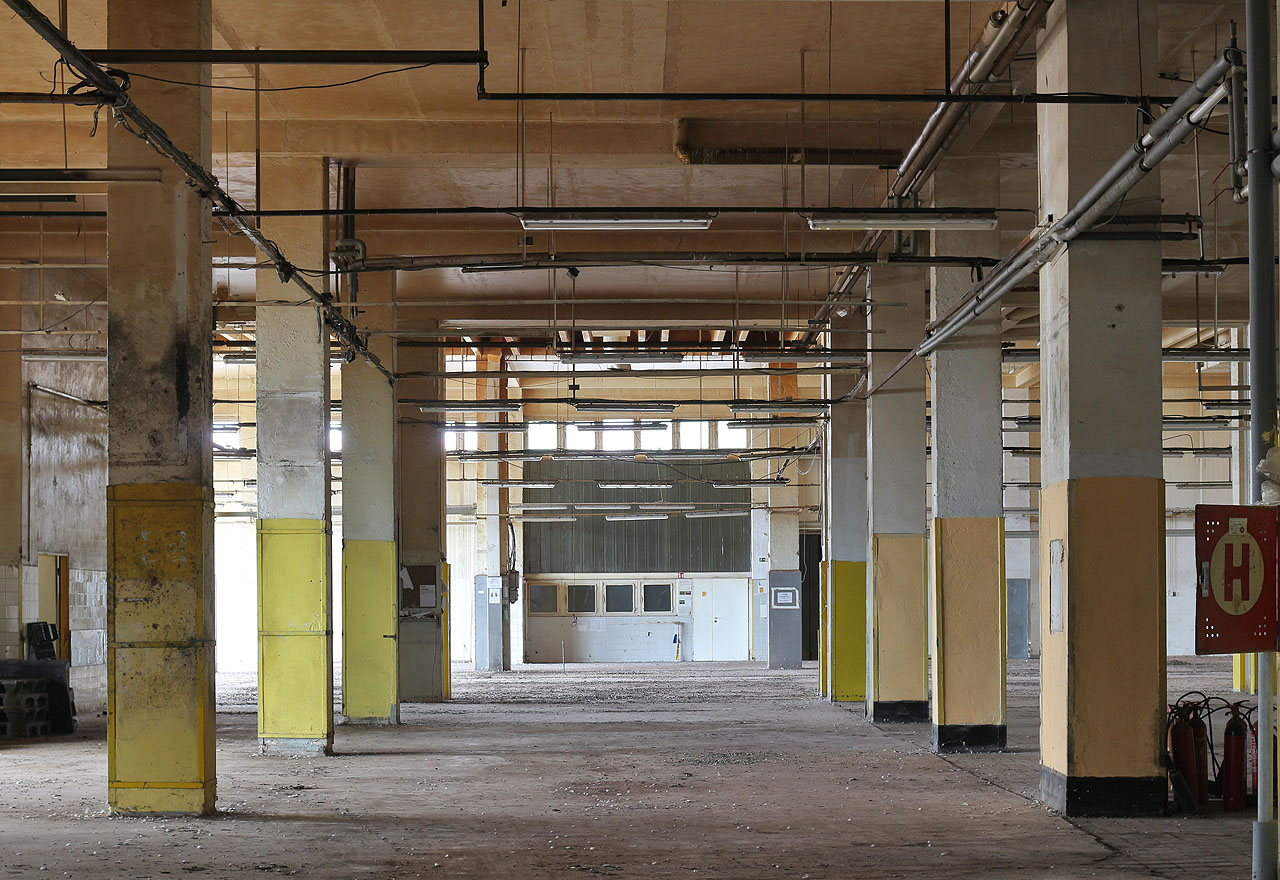 Pekárny zaměstnávaly asi 160 zaměstnanců. Ti dokázali díky automatizaci zajistit pečivo pro o tři řády větší počet strávníků.