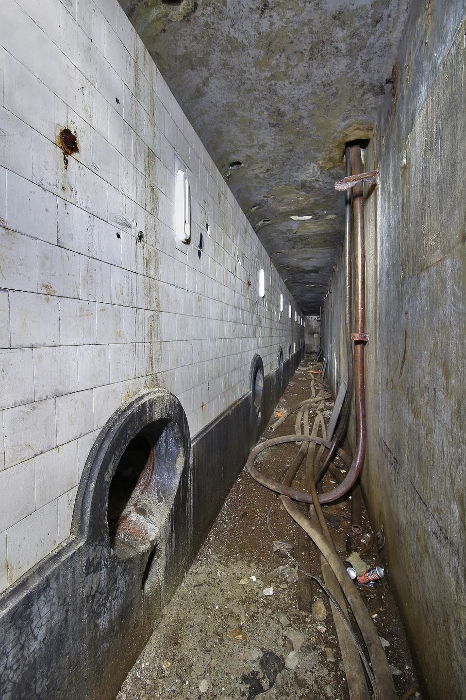 Unikátní betonové ležácké tanky firmy Rostock & Baerlocher z Klosterneuburgu u Vídně. Narozdíl od Brna jsou v Jablonci tanky nadzemní a ve dvou poschodích nad sebou. Snad i proto nenapáchaly takové škody na hospodaření jako v pivovaru Moravia. Na dobovém prospektu jsou oba pivovary uvedeny jako reference těsně za sebou.