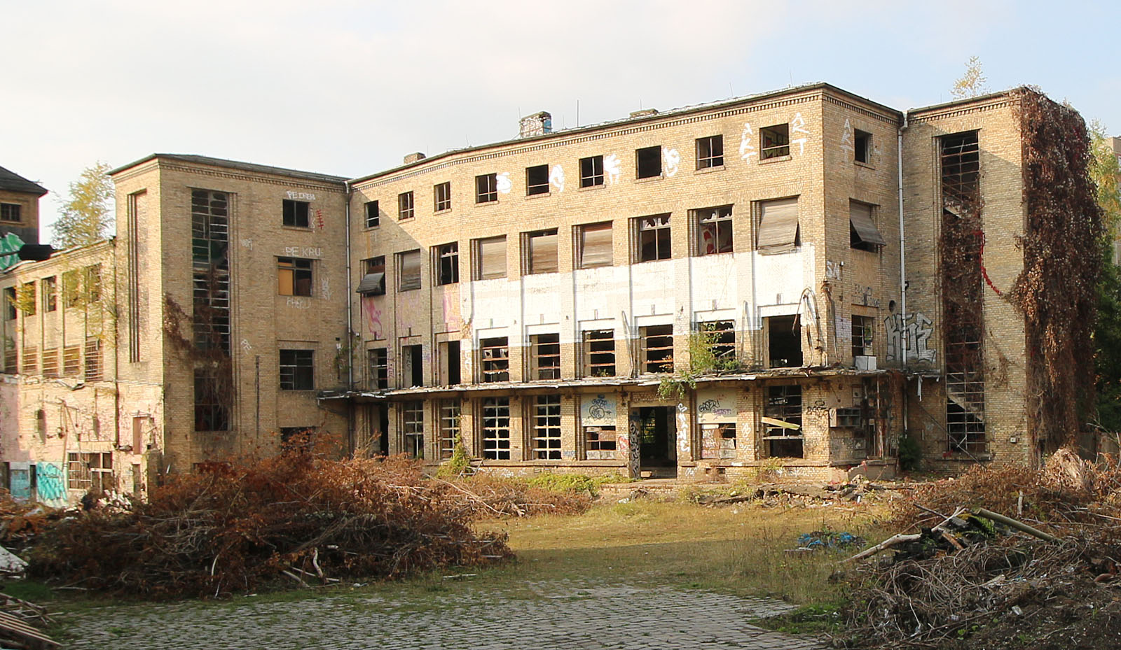 Moderní provozní budova pivovaru Freybergs/Meisterbrau z roku 1912 je v roce 2017 nejzachovalejší součástí kdysi největšího soukromého pivovaru v Německu.