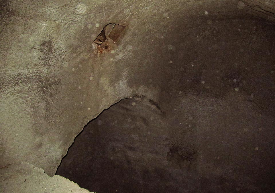 Nejzajímavějším místem v zavinuté cestě podzemím je bezesporu šest metrů hluboká zaklenutá nádrž, která může být i nebezpečná. Nejzajímavějším místem v zavinuté cestě podzemím je bezesporu šest metrů hluboká zaklenutá nádrž, která může být i nebezpečná.