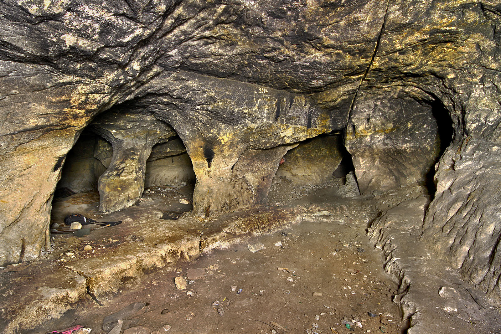 Nepravidelný půdorys (na snímku Myslivecká síň) na první pohled vypadá, jako by tu bylo lze zabloudit. Nebylo, Indiánka je nerozsáhlá. Kdo najde Menharta?