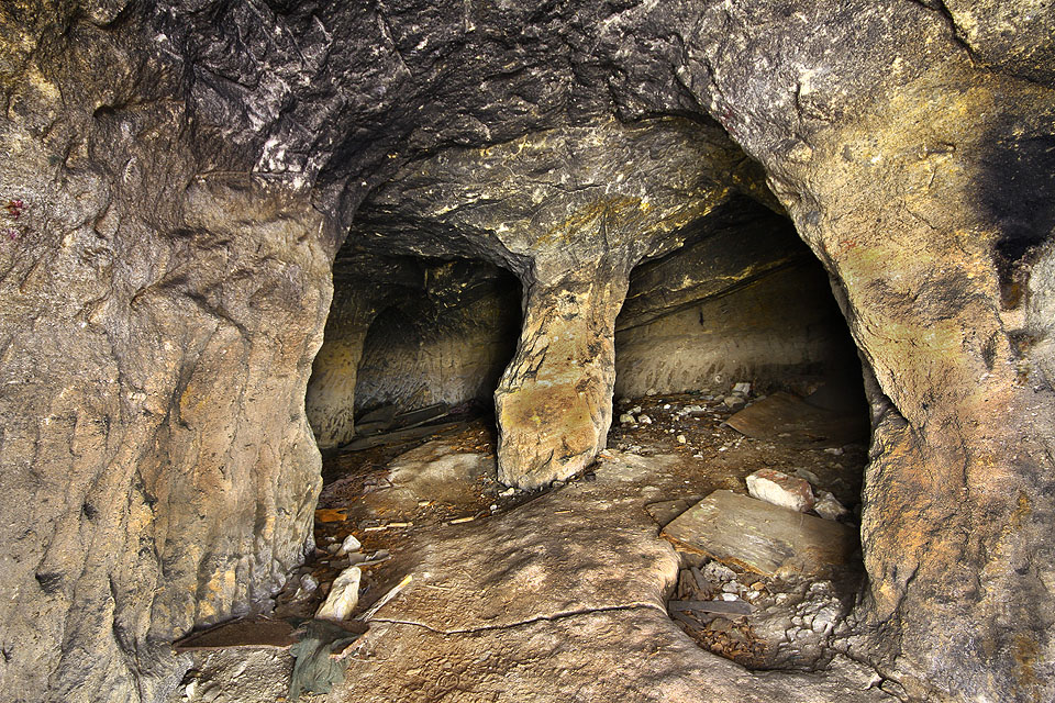 Zadní část Bezdomovcovy síně patří k těm méně zaneřáděným odpadem.