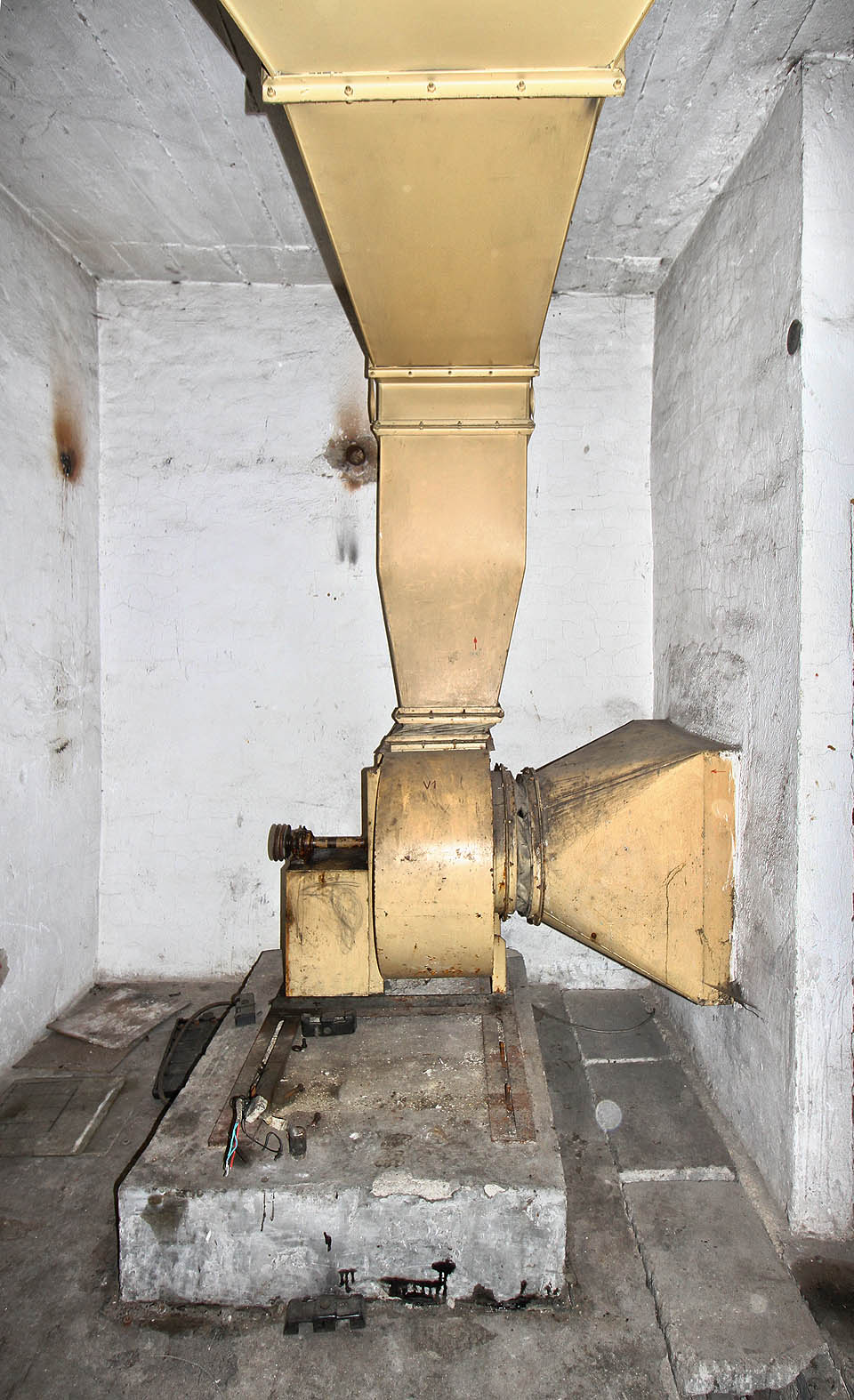 Ložiska jsou stále ve výborném stavu, po chvíli snažení lze i při otáčení rukou dosáhnout otáček, které rozezvučí podzemní sály hučivým producem vzduchu.