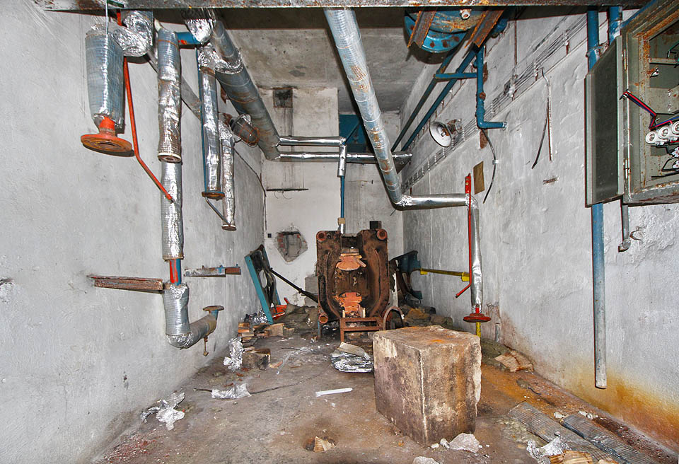 Tak vypadá 18 let po odchodu armády hlavní kotelna bývalého velitelství.